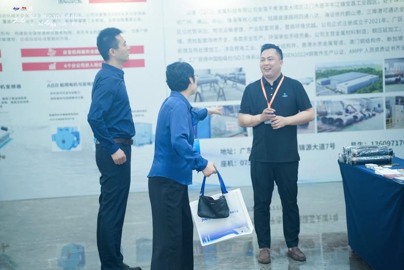 4118云顶集团不锈钢销售经理与参会人员深入交流